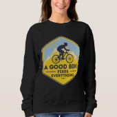 A GOOD BIKE FIXES EVERYTHING  Fun Cyclist Bicycle スウェットシャツ (正面)