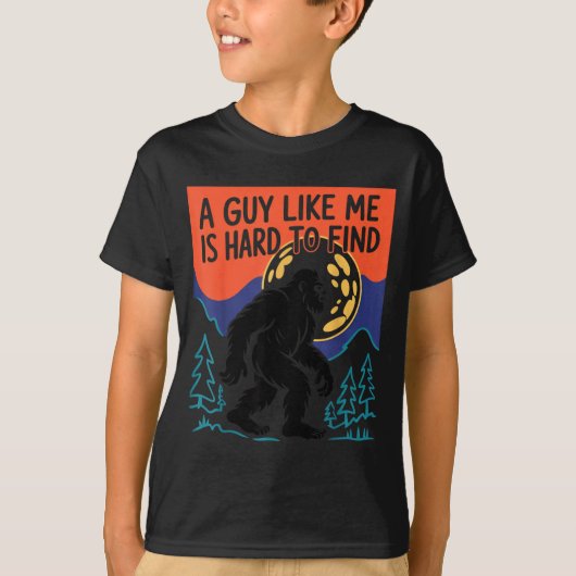 A Guy Like Me Is Hard To Find Bigfoot Sasquatch Fu Tシャツ (正面)