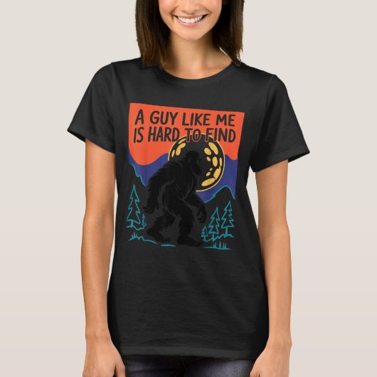 A Guy Like Me Is Hard To Find Bigfoot Sasquatch Fu Tシャツ (正面)