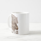 A Guy Like Me Is Hard To Find Bigfoot Usa American コーヒーマグカップ (正面左)