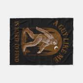 A Guy Like Me Is Hard To Find Funny Bigfoot Sasqua フリースブランケット (正面(横))