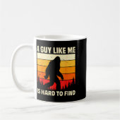 A Guy Like Me Is Hard To Forest Find Funny Bigfoot コーヒーマグカップ (左)