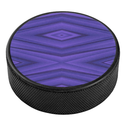 A hockey puck with a vibrant purple geometric アイスホッケーパック (3/4)