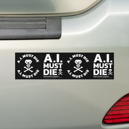 A.I. Must Die™ ロゴ(白フォント) バンパーステッカー (車上)