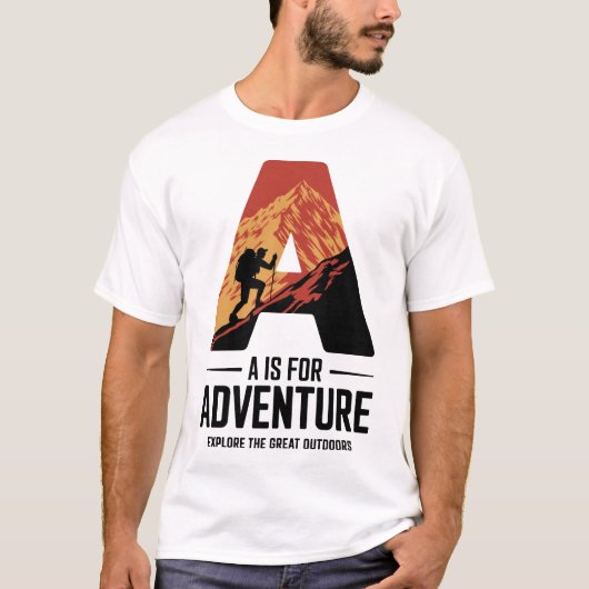 A Is for Adventure Hiking Mountain Design Tシャツ (正面)