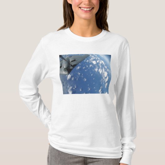 A KC-135ストラトタンカーはB-2精神を反論する Tシャツ (正面)