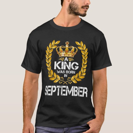 A King Was Born In September Birthday King Gold Tシャツ (正面)