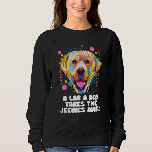 A Lab a Day Takes the Jeebies Away Labrador Retrie スウェットシャツ (正面)