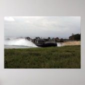 A landing craft air cushion comes ashore ポスター (正面)