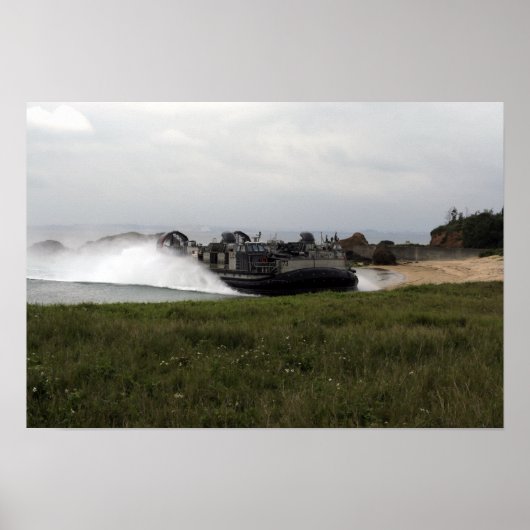 A landing craft air cushion comes ashore ポスター (正面)