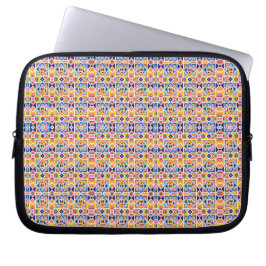 A laptop sleeve with a vibrant ラップトップスリーブ