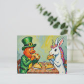 A leprechaun and a unicorn rabbit eating tacos ポストカード (スタンド正面)