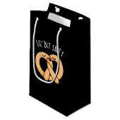 A Lil Bit Salty Salty カッコいい Pretzel Pun Dark BG スモールペーパーバッグ (正面アングル)