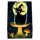 A Little Black Witchy Cat Sitting On A Toadstool ミディアムペーパーバッグ (裏面)