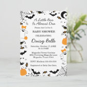 A Little Boo Is Almost Due Orange Girl Baby Shower 招待状 (スタンド正面)