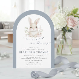 A Little Bunny Elegant Dusty Blue Arch Baby Shower 招待状