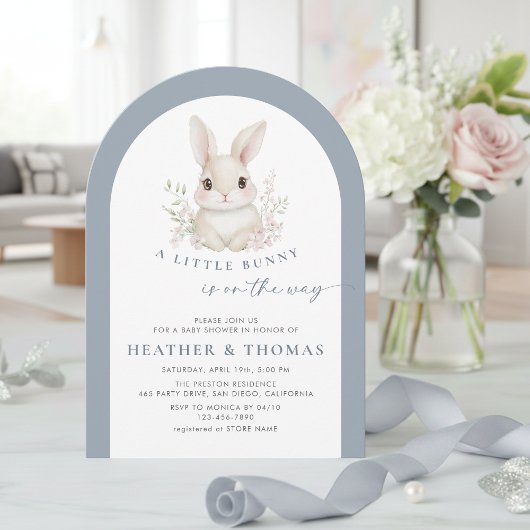 A Little Bunny Elegant Dusty Blue Arch Baby Shower 招待状