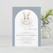 A Little Bunny Elegant Dusty Blue Baby Shower 招待状 (スタンド正面)