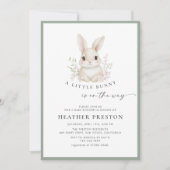A Little Bunny Elegant Sage Green Baby Shower 招待状 (正面)