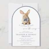 A Little Bunny Elegant Slate Blue QR Baby Shower 招待状 (正面)