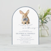A Little Bunny Elegant Slate Blue QR Baby Shower 招待状 (スタンド正面)