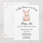 A Little Bunny is on the Way Pink Girl Baby Shower 招待状 (正面/裏面)