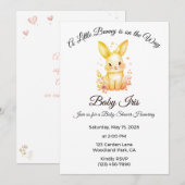 A Little Bunny is on the Way Yellow Neutral Shower 招待状 (正面/裏面)