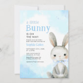 A Little Bunny is the Way Boy Baby Shower 招待状 (正面)