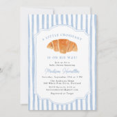 A Little Croissant Is on His Way Boy Baby Shower 招待状 (正面)