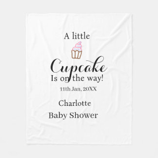 A little cupcake is on its way baby shower name da フリースブランケット