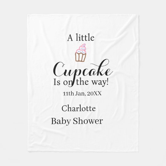 A little cupcake is on its way baby shower name da フリースブランケット (正面)