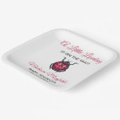 A Little Love Bug Is On The Way Ladybug ペーパープレート (傾斜あり)