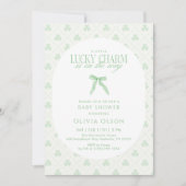 A Little Lucky Charm Is on the Way Baby Shower 招待状 (正面)