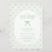 A Little Lucky Charm Is on the Way Baby Shower 招待状 (正面/裏面)