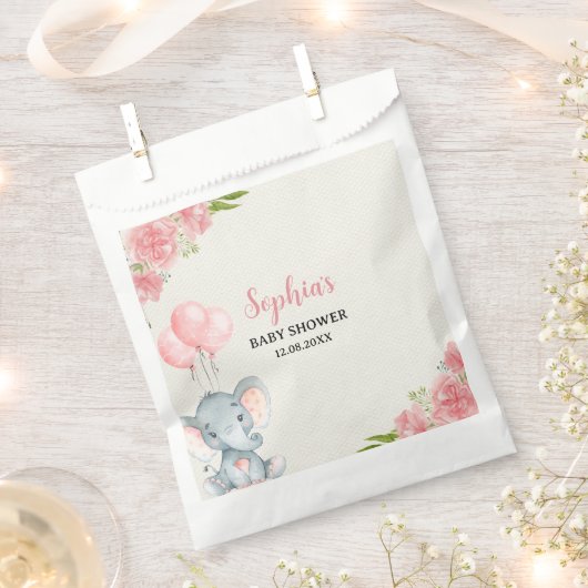 A Little Peanut is on the Way Elephant baby shower フェイバーバッグ (クリップ留めされた状態)