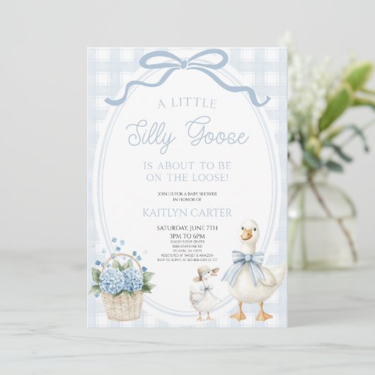 A Little Silly Goose Blue Bow Floral Baby Shower 招待状 (スタンド正面)