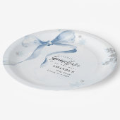A little Snowflake Blue Bow Glitter Baby Shower  ペーパープレート (アングル)
