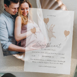 A Little SweetheartはBaby Showerの途中にある ベラム紙招待状