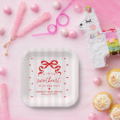 A Little Sweetheart Pink and Red Bow Baby Shower ペーパープレート (パーティー)