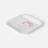 A Little Sweetheart Pink Bow Baby Shower ペーパープレート (傾斜あり)