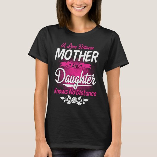 A Love Between Mother And Daughter Knows No Distan Tシャツ (正面)