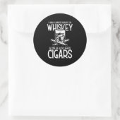 A Man Who Loves Whiskey And Cigar ラウンドシール (バッグ)