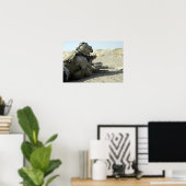 A MarineがM16A2サービスライフルを発射 ポスター (ホームオフィス)