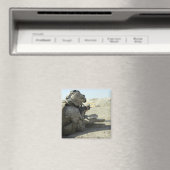 A MarineがM16A2サービスライフルを発射 マグネット (インサイチュ (食洗機))