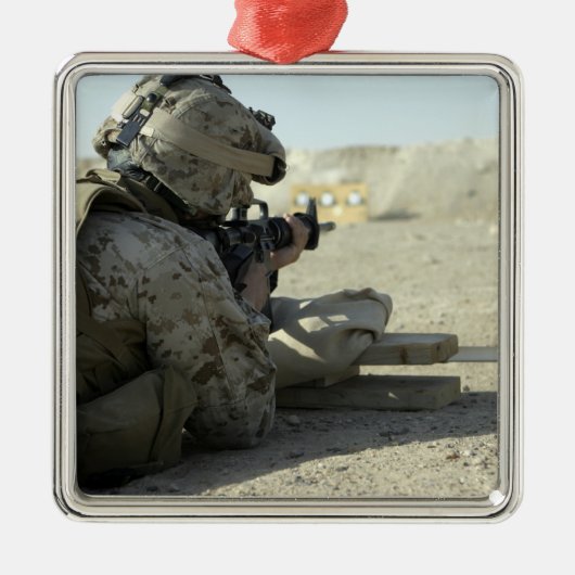 A MarineがM16A2サービスライフルを発射 メタルオーナメント (正面)