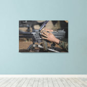 A MarineがM-240Gマシンガンを搭載 キャンバスプリント (インサイチュ (ウッドフロア))