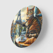 A Morning in Paris | Tabby Cat at a Cafe ラウンド壁時計 (傾斜)