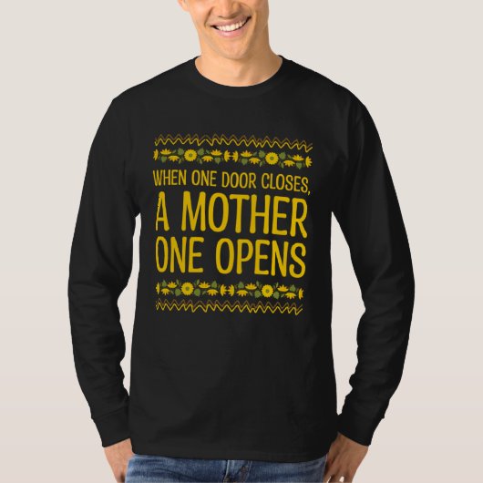 A Mother One Opens Motivational Quote Mom Inspirat Tシャツ (正面)
