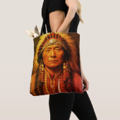 A Native American Indian Chief on a Shoulder トートバッグ (クローズアップ)
