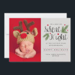 A Not So Night Birth Announcement静か写真 シーズンカード<br><div class="desc">この可愛らしい写真クリスマスカードは新しい両親のためだ！「その夜ではない静か」と自分の文字で続くパーソナライズされた。ホリーの実、松の葉、素朴な灰色の背景。喜びやベビーの初めてのクリスマスの新しいバンドルを祝見せるのに最適。テンプレート画像は購入前に交換する必要がある。背面のフル写真テンプレートカスタム文字ベビー詳細。:)</div>